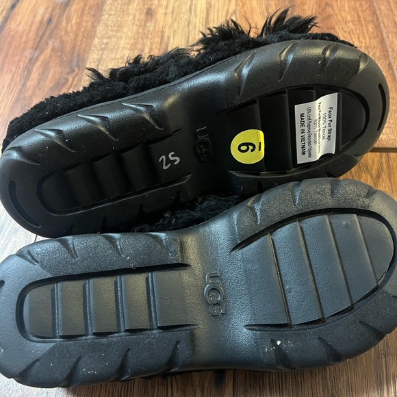 UGG Fluff Sugar Sandal - Picture 3 of 3